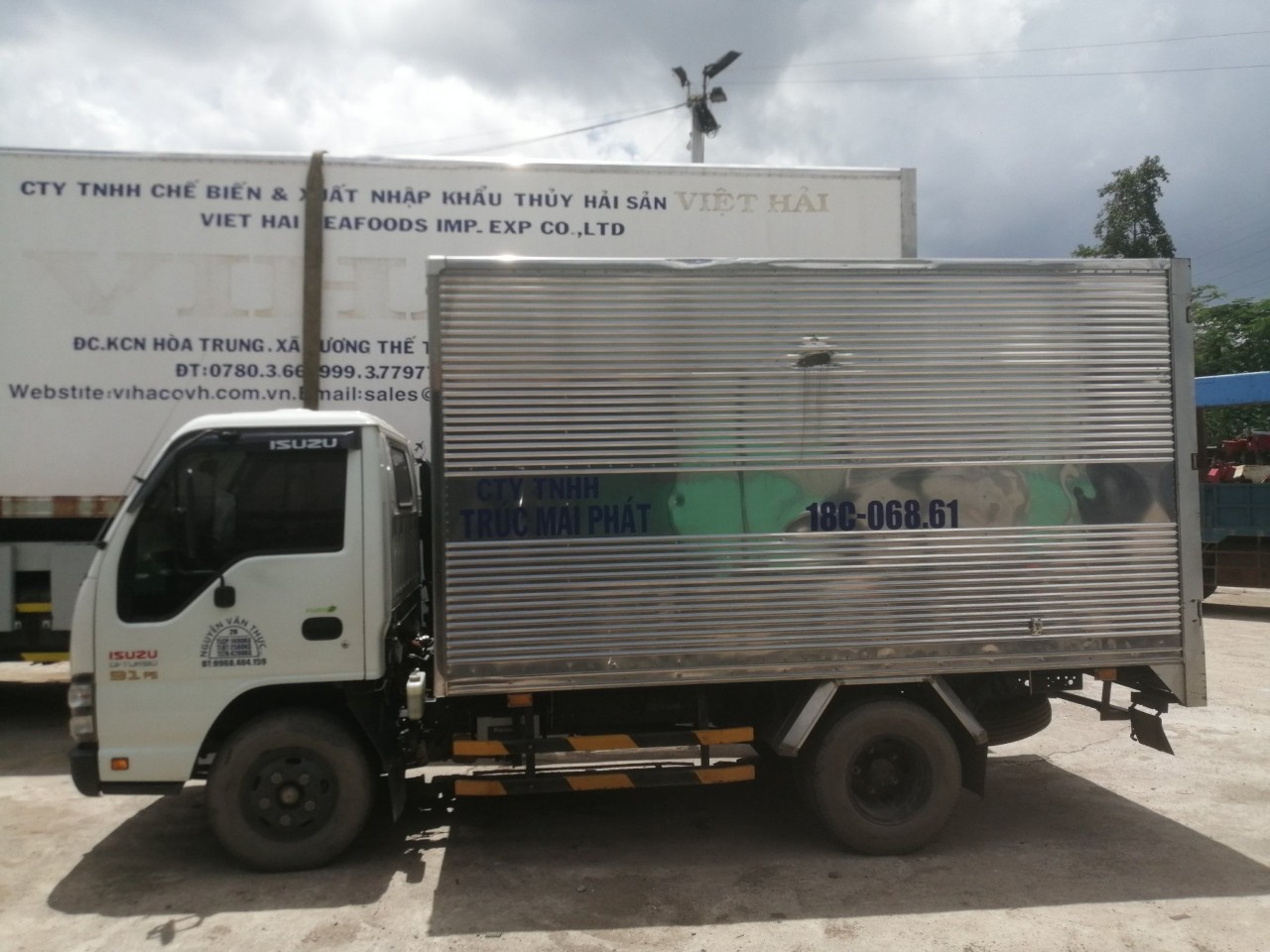 Xe tải cũ isuzu thùng kín 2016